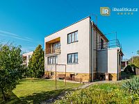 Velký rodinný dům s garáží, terasou a zahradou - Třemošnice - Foto 18