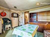 Velký rodinný dům s garáží, terasou a zahradou - Třemošnice - Foto 26