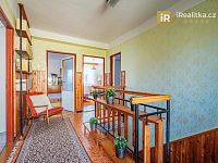 Velký rodinný dům s garáží, terasou a zahradou - Třemošnice - Foto 13