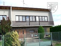 BLATNÁ, ul. Pod Vinicí - RD se zahradou - Blatná 851 čel.JPG