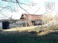 TCHOŘOVICE - středověká tvrz - Tchoř. tvrz dv1.JPG