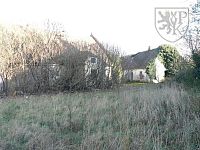 TCHOŘOVICE - středověká tvrz - Tchoř. tvrz dv2.JPG