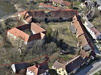 TCHOŘOVICE - středověká tvrz