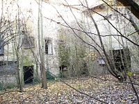 TCHOŘOVICE - středověká tvrz - Tchoř. tvrz nádv.JPG