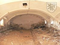 TCHOŘOVICE - středověká tvrz - Tchoř. tvrz stáj.JPG