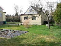 BLATNÁ, ul. Rybářská - RD se zahradou - Bl. 776 za s ga.JPG