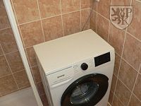 BLATNÁ - byt 1+1 dlouhodobý pronájem - Bl. 817-1 prač..JPG