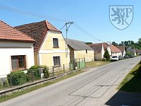 KOCELOVICE - venkovské stavení s potokem - Kocelovice 20 cp.JPG