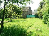 KOCELOVICE - venkovské stavení s potokem - Kocelovice 20 zah1.JPG