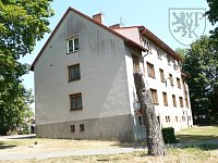 MYŠTICE - byt 2+1 pronájem - Myštice 19 pron. dům zad.JPG