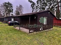 Prodám samostatně stojící chatu v Doksech - elekřina, voda, kanalizace, wc, koupelna - IMG_9865.jpeg