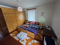 Prodám dvougenerační  rodinný dům na hezkém místě s další samostatnou garáží a velkým pozemkem - IMG_0428.jpeg