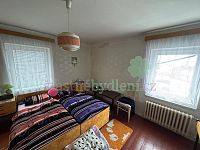 Prodám dvougenerační  rodinný dům na hezkém místě s další samostatnou garáží a velkým pozemkem - IMG_0429.jpeg