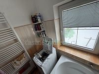 Prodám dvougenerační  rodinný dům na hezkém místě s další samostatnou garáží a velkým pozemkem - IMG_0433.jpeg