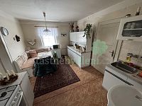 Prodám dvougenerační  rodinný dům na hezkém místě s další samostatnou garáží a velkým pozemkem - IMG_0436.jpeg