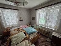 Prodám dvougenerační  rodinný dům na hezkém místě s další samostatnou garáží a velkým pozemkem - IMG_0447.jpeg