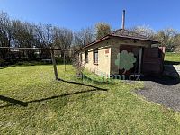 Prodám dvougenerační  rodinný dům na hezkém místě s další samostatnou garáží a velkým pozemkem - IMG_1647.jpeg