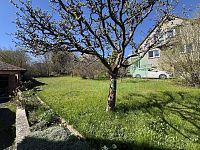 Prodám dvougenerační  rodinný dům na hezkém místě s další samostatnou garáží a velkým pozemkem - IMG_1649.jpeg