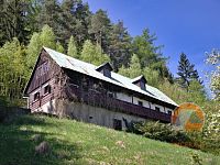 Roubená chalupa v lese - chalupa-2.jpg