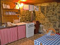 Roubená chalupa v lese - kuchyně-1.jpg