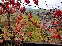 Roubená chalupa v lese - pavlač.jpg