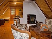 Roubená chalupa v lese - pokoj horní-1.jpg