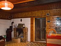 Roubená chalupa v lese - pokoj přízemí-1.jpg