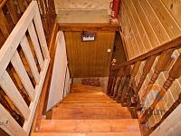 Roubená chalupa v lese - schody-1.jpg