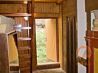 Roubená chalupa v lese - vstup druhý.jpg