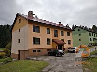 Prodej družstevního bytu 2+1 na horách - dům-1.jpg