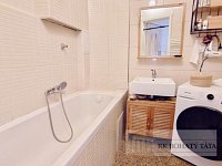 Pronájem bytu 2 + kk, zimní zahrada, cihla, 61 m2, Praha 1 - Hradčany, ul. Na Baště sv. Tomáše. - IMG_20251017_083728-fotor-202512066240.jpg