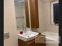 Private room in a luxury duplex apartment near Namesti Miru - Snímek obrazovky 2025-12-18 202913.jpg