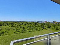 Pronájem pěkného bytu 1 + kk, cihla, 35 m2, Roztoky u Prahy - ul. Najdrova. - Výhled_z_balkonu_na_zelenou_krajinu.jpg