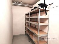 Kryté garážové stání + sklep v novostavbě Garden Towers - sklep1.jpg