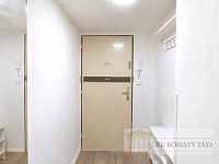 Pronájem bytu 1 + 1 po rekonstrukci, 39 m2, cihla, Praha 10 - Vršovice, ul. U Vršovického nádraží. - Vyčištěná šatna bez -fotor-2026031485153.jpg