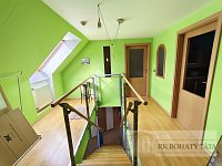 Prodej rodinného domu 200 m2 s projektem na 3 byty, pozemek 320 m2, Praha 9 - Vinoř, ul. Velínská. - IMG_20260511_165120.jpg