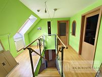 Prodej rodinného domu 200 m2 s projektem na 3 byty, pozemek 320 m2, Praha 9 - Vinoř, ul. Velínská. - IMG_20260511_165120.jpg