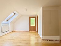 Prodej rodinného domu 200 m2 s projektem na 3 byty, pozemek 320 m2, Praha 9 - Vinoř, ul. Velínská. - IMG_20260511_165236.jpg