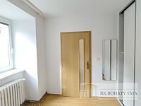 Prodej rodinného domu 200 m2 s projektem na 3 byty, pozemek 320 m2, Praha 9 - Vinoř, ul. Velínská. - IMG_20260511_170033.jpg