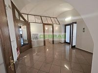 Reprezentativní kancelářský prostor na náměstí Přemysla Otakara II Č. Budějovice. - Hala