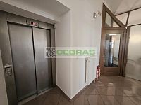 Reprezentativní kancelářský prostor na náměstí Přemysla Otakara II Č. Budějovice. - Vlastní vstupní hala v výtahem