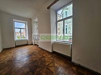 Prostorný byt 4+1 (105 m2) s neprůchozími pokoji v centru ČB nedaleko náměstí. Vhodné pro studenty. - 20250603_101614.jpg