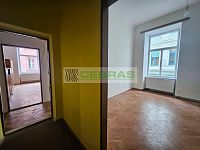 Prostorný byt 4+1 (105 m2) s neprůchozími pokoji v centru ČB nedaleko náměstí. Vhodné pro studenty. - 20250603_101758.jpg