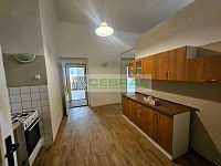 Prostorný byt 4+1 (105 m2) s neprůchozími pokoji v centru ČB nedaleko náměstí. Vhodné pro studenty. - 20250603_102045.jpg