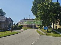 Velký, zděný byt 2+1 v osobním vlastnictví Chrášťany u Týna nad Vltavou, bydlení nebo investice. - Pohled na dům