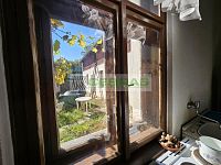 RD se zahradou Drahotěšice - Pohled z kuchyně na dvůr