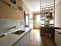 Prodej řadového rodinného domu ve vynikající lokalitě Českých Budějovic - Celkový pohled z kuchyně k jídelnímu koutu