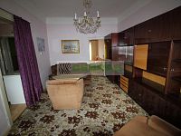 Prodej řadového rodinného domu ve vynikající lokalitě Českých Budějovic - Obývák, vlevo kuchyně 2. patro