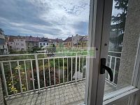 Prodej řadového rodinného domu ve vynikající lokalitě Českých Budějovic - Pohled z balkonu do zahrady
