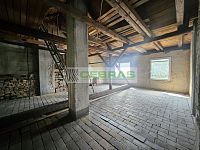 Prodej řadového rodinného domu ve vynikající lokalitě Českých Budějovic - Půdní prostory s možností vestavby dalšího bytu (podkroví)